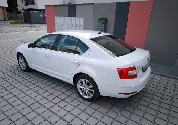 Skoda Octavia cena 49700 przebieg: 199000, rok produkcji 2019 z Rzeszów małe 407